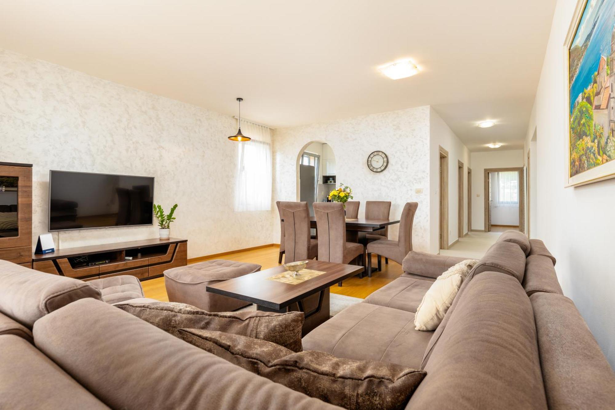 Apart Hotel M S Katunjanin 헤르섹 외부 사진