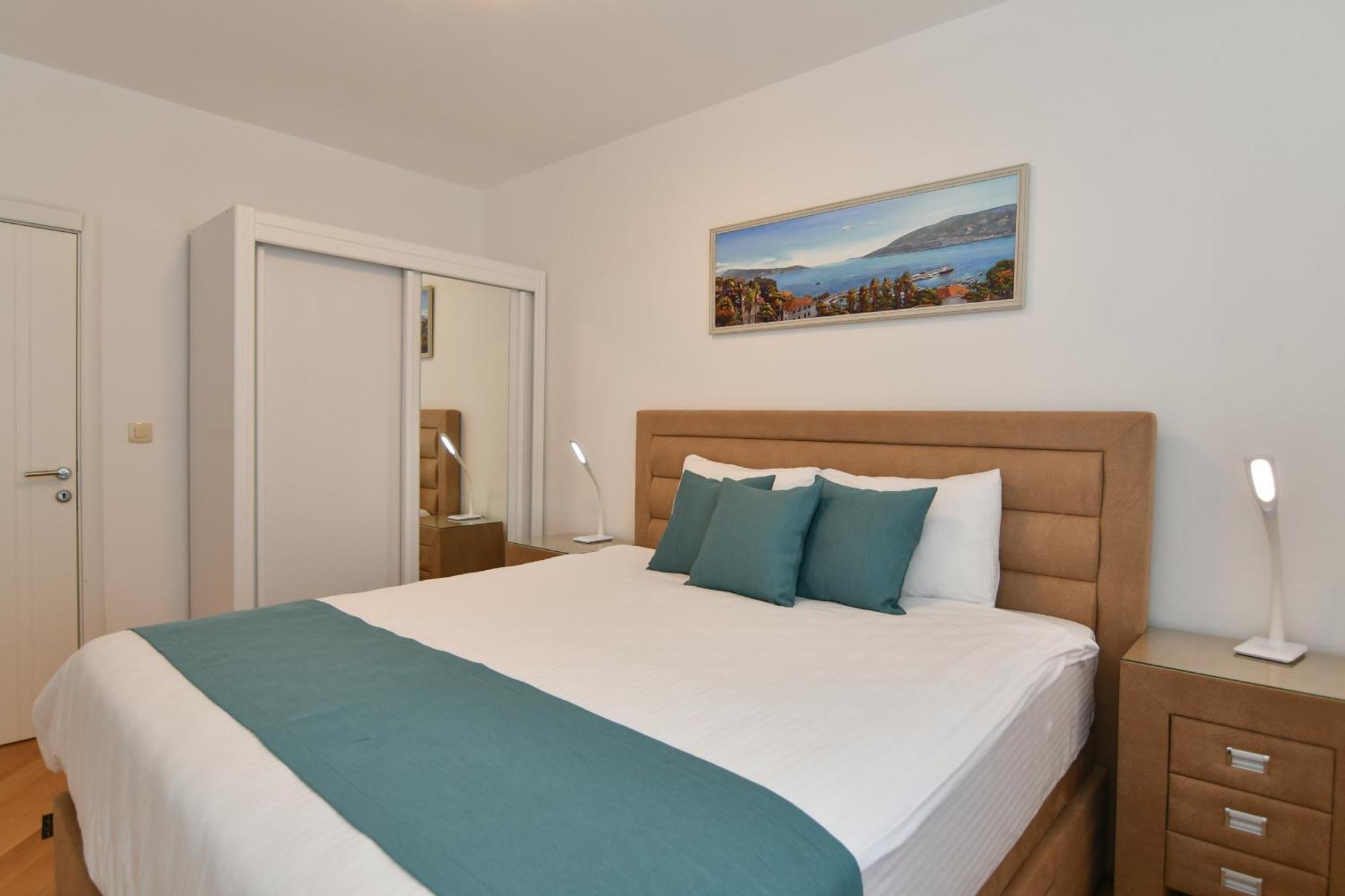 Apart Hotel M S Katunjanin 헤르섹 외부 사진